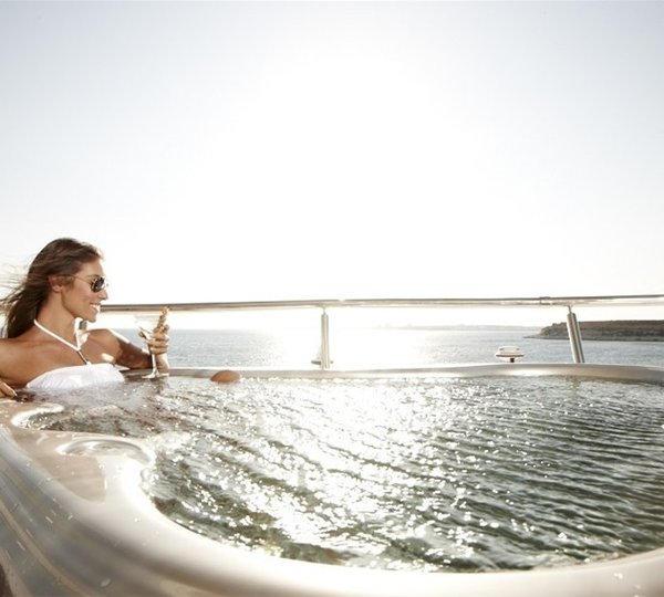 Jacuzzi Pool On Board Yacht E &AMP; E