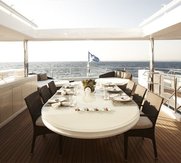 External Eating/dining On Yacht E&E