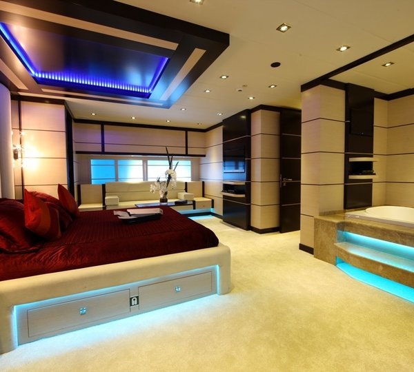 Profile: Yacht PERLA DEL MARE's Red Cabin Photograph