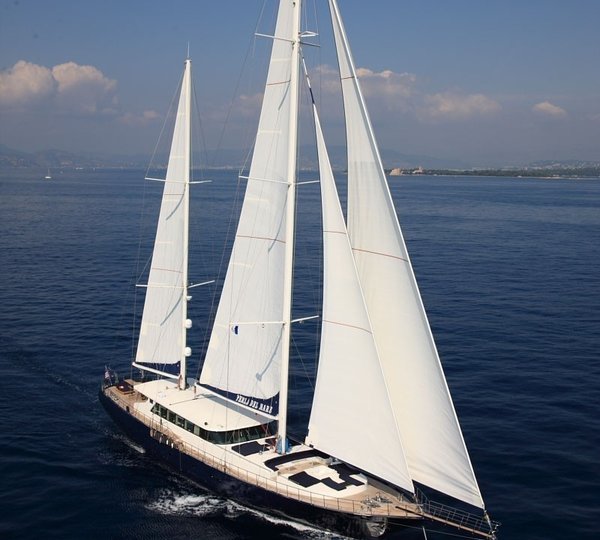 Cruising On Board Yacht PERLA DEL MARE