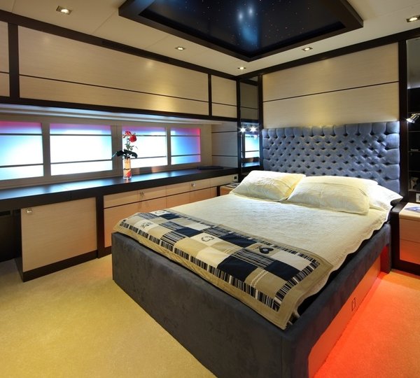 White Guest's Cabin On Board Yacht PERLA DEL MARE