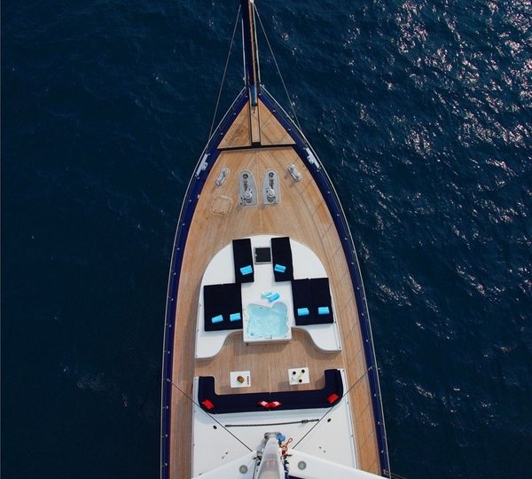 Above Aboard Yacht PERLA DEL MARE