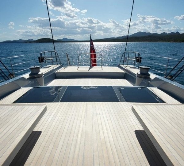sailing yacht aft