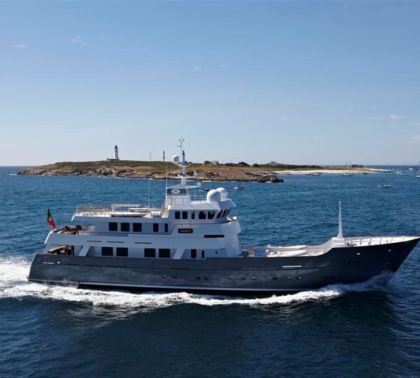 Profile Aspect: Yacht AXANTHA II's Cruising Image