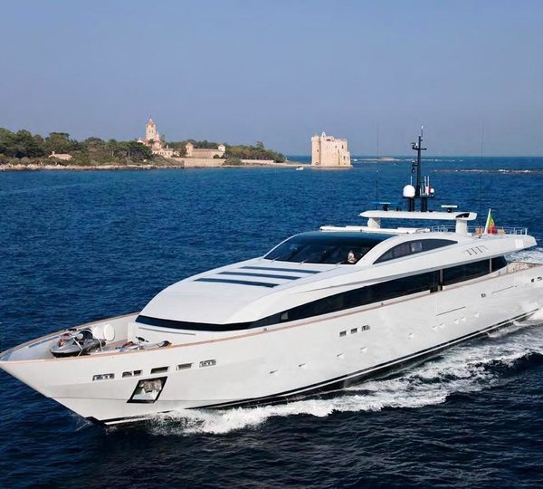 Cruising On Board Yacht FAN TOO