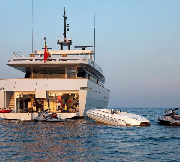 Beach Beachclub Aboard Yacht FAN TOO