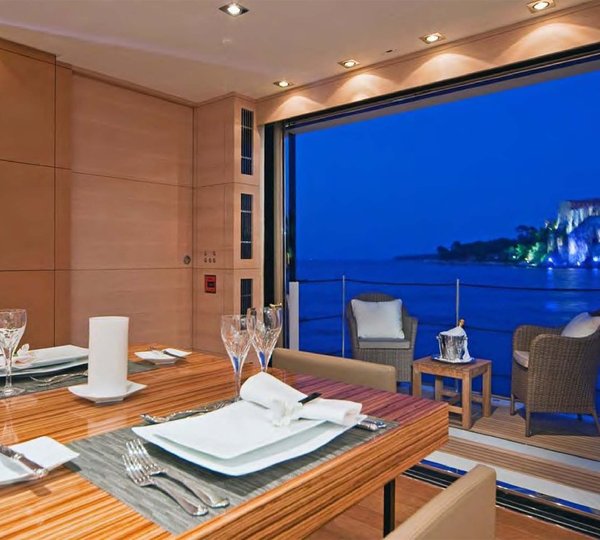 Extendable Premier Deck Balcony On Yacht FAN TOO