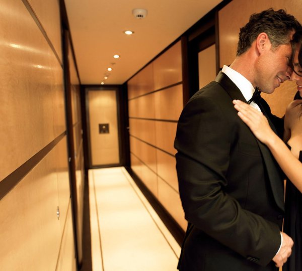 Life: Yacht HARLE's Hall Image