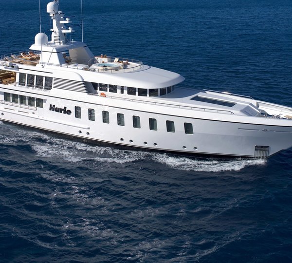 From Above: Yacht HARLE's Cruising Photograph
