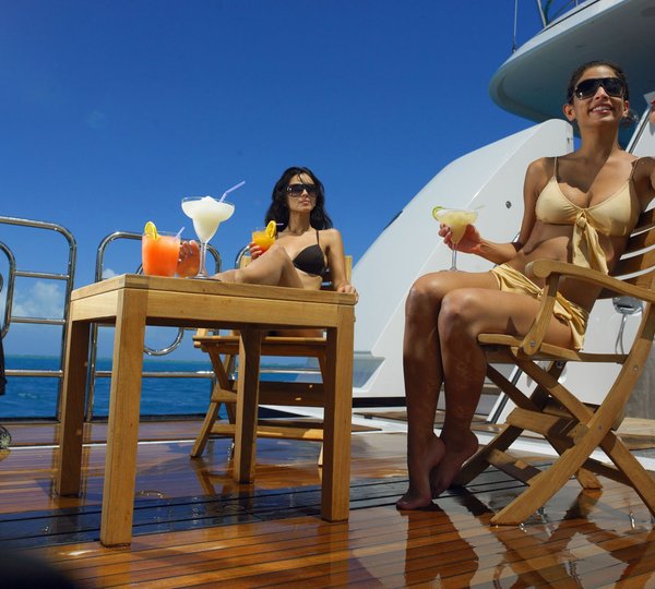 Sitting: Yacht HARLE's Beach Beachclub Captured