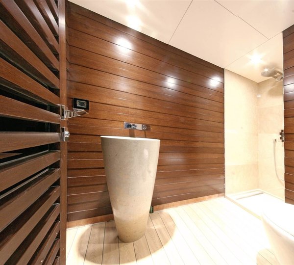 Close Up: Yacht INFINITY's Bath Photograph