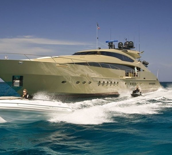 Ship's Tender: Yacht HOKULANI's Cruising Photograph