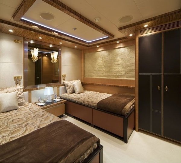 Twin Bed Cabin Aboard Yacht HOKULANI