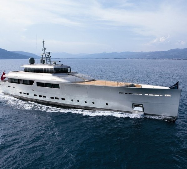 Profile Aspect On Board Yacht EXUMA