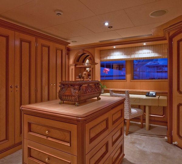 The 51m Yacht AMANTI