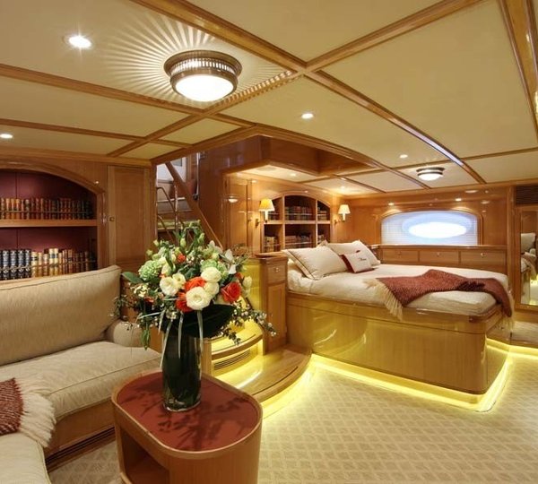 Sitting Zone: Yacht MARIE's Main Master Cabin Image