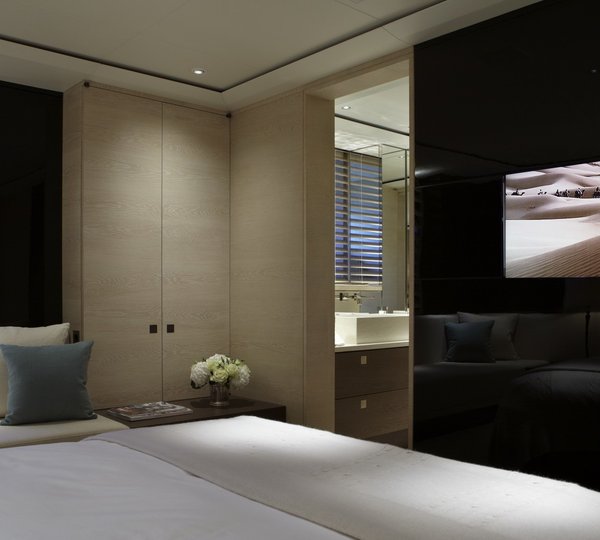 Screening: Yacht TWIZZLE's Cabin Captured