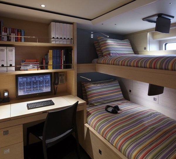 Pullman On Yacht TWIZZLE