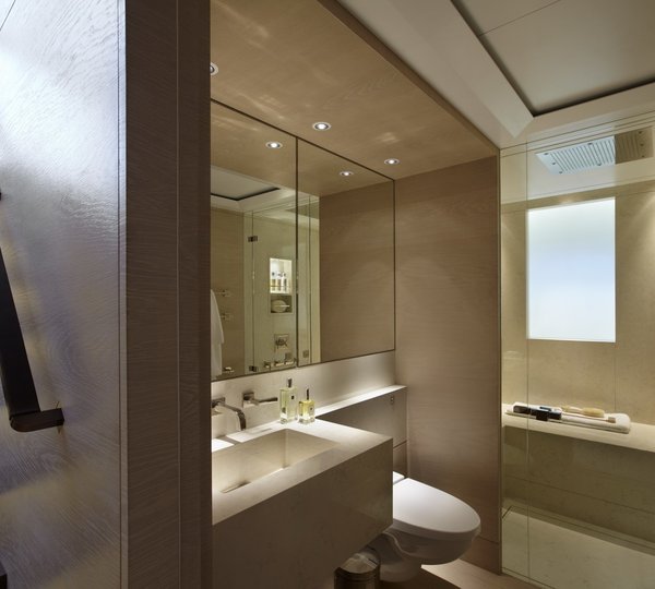 Personal Bath On Yacht TWIZZLE