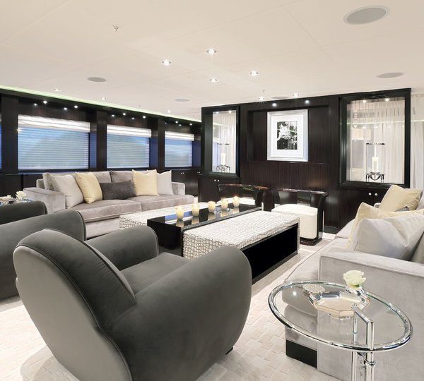 Fore: Yacht CARPE DIEM's Premier Saloon Photograph