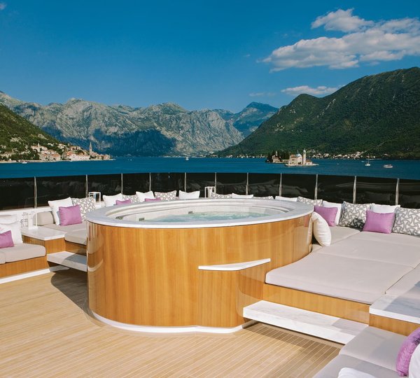 Jacuzzi Pool On Yacht CARPE DIEM