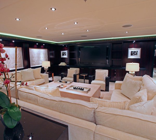 Sky-lounge On Yacht CARPE DIEM