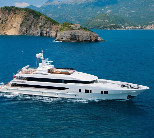 Cruising On Board Yacht CARPE DIEM