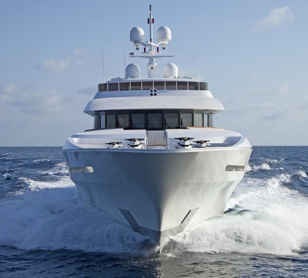 Ship's Bow: Yacht CARPE DIEM's Cruising Image