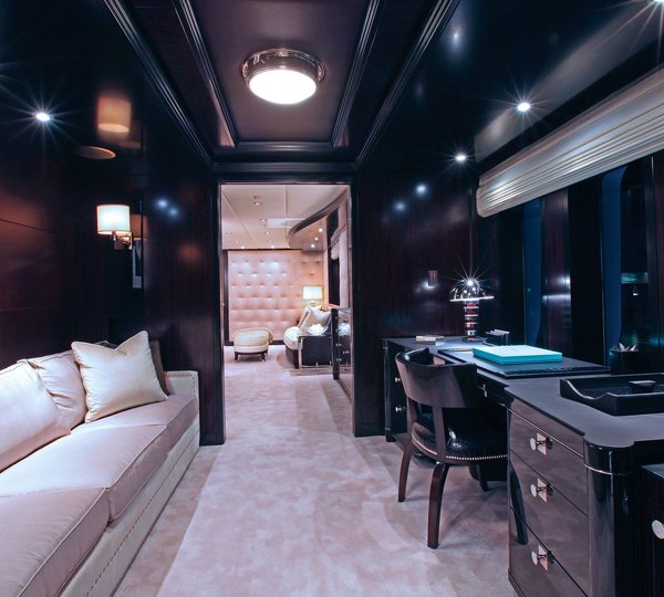 Office: Yacht CARPE DIEM's Main Master Cabin Image