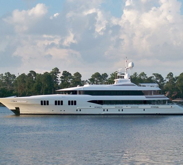 Profile Aspect On Yacht CARPE DIEM