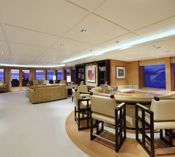 Inside Drinks Bar Aboard Yacht HUNTRESS