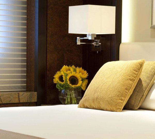 Detail: Yacht HUNTRESS's Second Guest's Stateroom Image