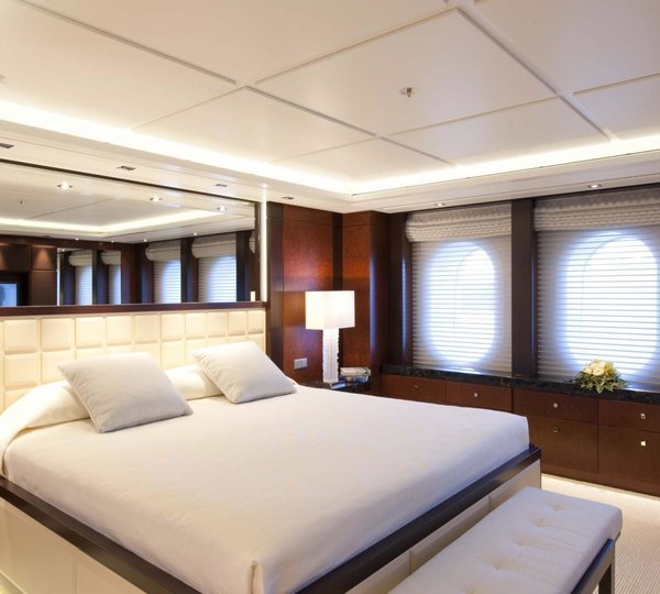 Main Master Cabin Aboard Yacht HUNTRESS