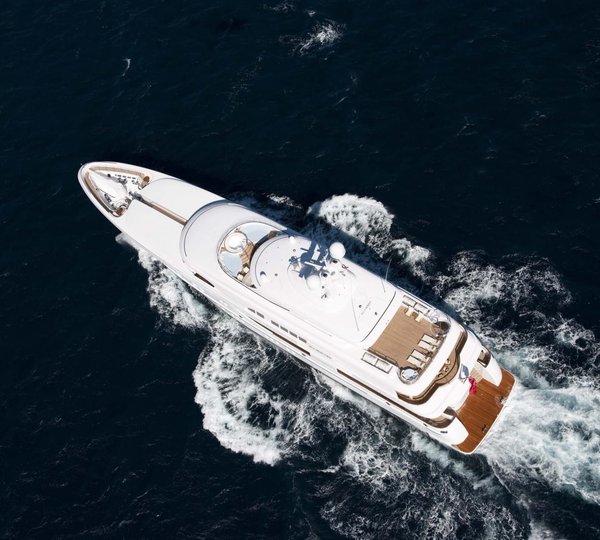 From Above Aspect: Yacht HUNTRESS's Cruising Photograph