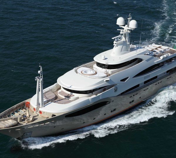 Forward: Yacht LIGHT HOLIC's Cruising Pictured