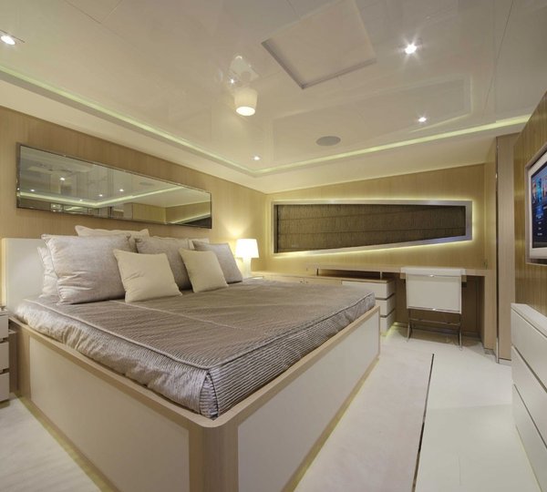VIP Cabin Aboard Yacht LIGHT HOLIC