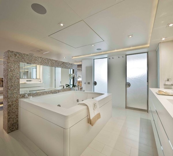 Main Master Bath Aboard Yacht LIGHT HOLIC