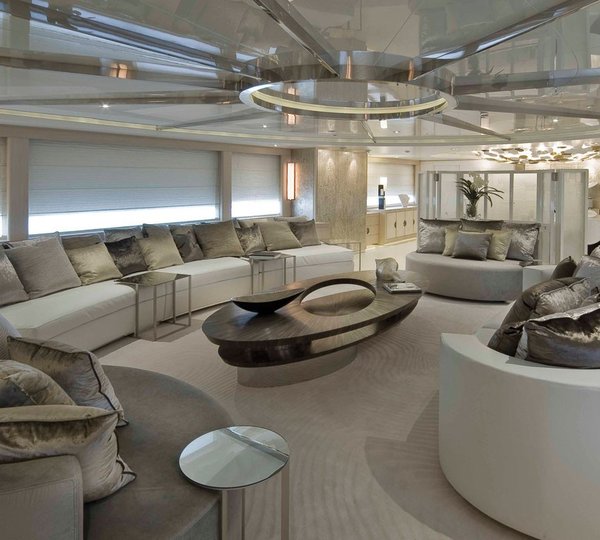 Fore: Yacht LIGHT HOLIC's Premier Saloon Pictured