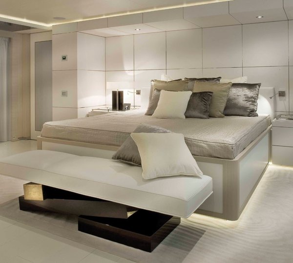 Berth: Yacht LIGHT HOLIC's Main Master Cabin Pictured