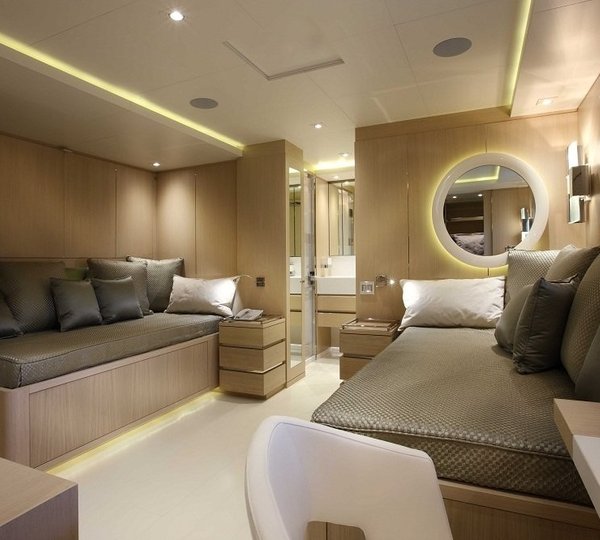 Twin Bed Cabin On Yacht LIGHT HOLIC