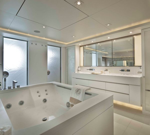 Main Master Bathroom On Board Yacht LIGHT HOLIC