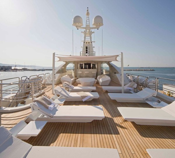 Upper Deck Lounge On Board Yacht LIGHT HOLIC