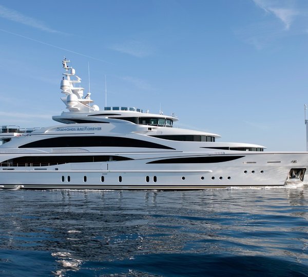 Premier Overview On Board Yacht DIAMONDS ARE FOREVER