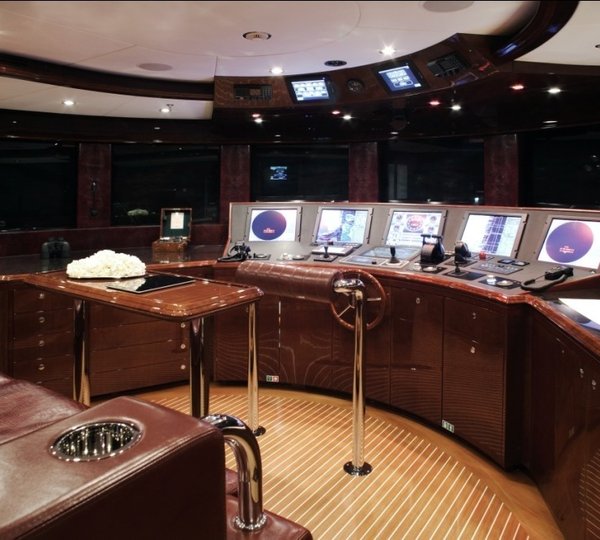 Bridgedeck On Board Yacht DIAMONDS ARE FOREVER