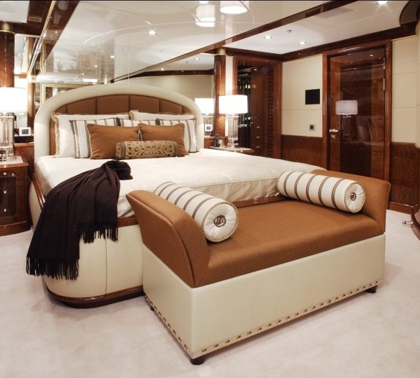 Berth: Yacht DIAMONDS ARE FOREVER's Cabin Photograph