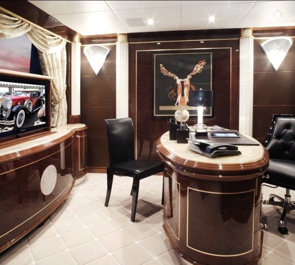 Study On Yacht DIAMONDS ARE FOREVER