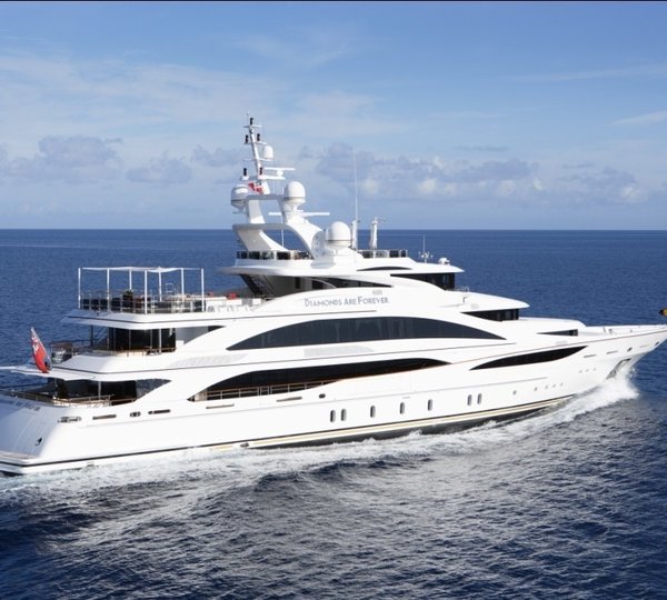 Aft Aspect: Yacht DIAMONDS ARE FOREVER's Cruising Photograph