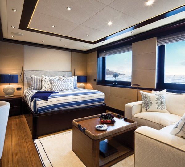 : Yacht BATON ROUGE's VIP Stateroom Photograph