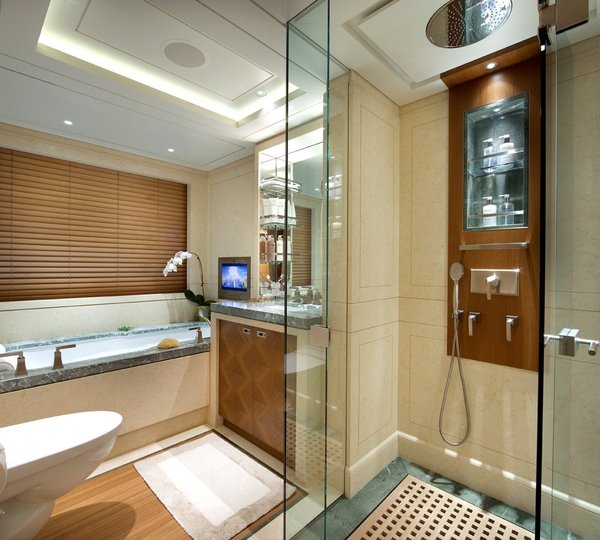 Main Master En Suite Aboard Yacht LADY BRITT