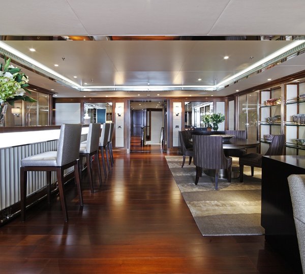 Drinks Bar On Yacht SEANNA